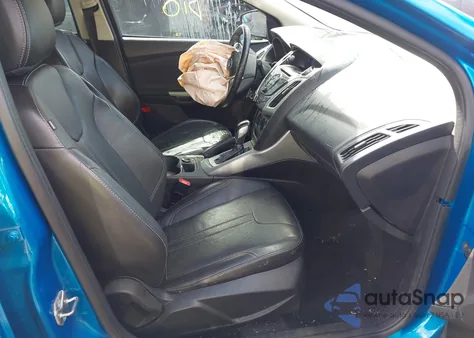 2014 Ford Focus Se z USA, uszkodzony, nr VIN 1FADP3F27EL275173